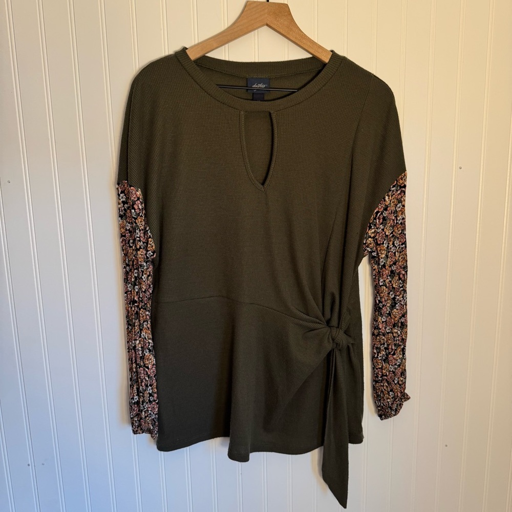 Daytrip Dusty Olive Floral Sleeve Side Tie Long Sleeve Women’s Size Medium - Picture 2 of 14
